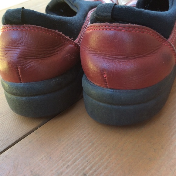 Duck Head shoes RED soft fit. - Picture 5 of 6
